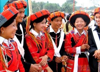Tìm hiểu về những họa tiết độc đáo trên trang phục của người dân tộc
